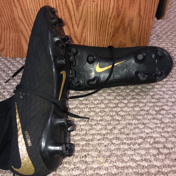 Nike soccer shoes - Picture 2 of 3